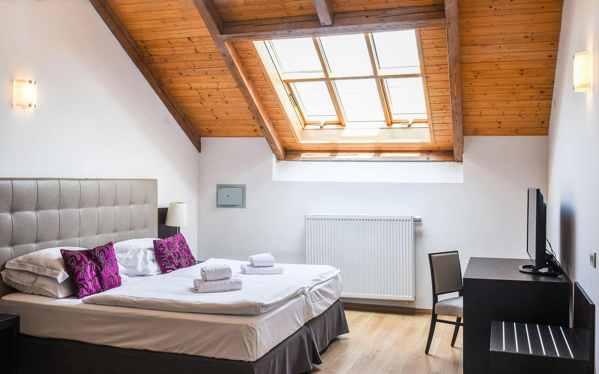 The Palace Suites And Apartments Prague Exterior photo